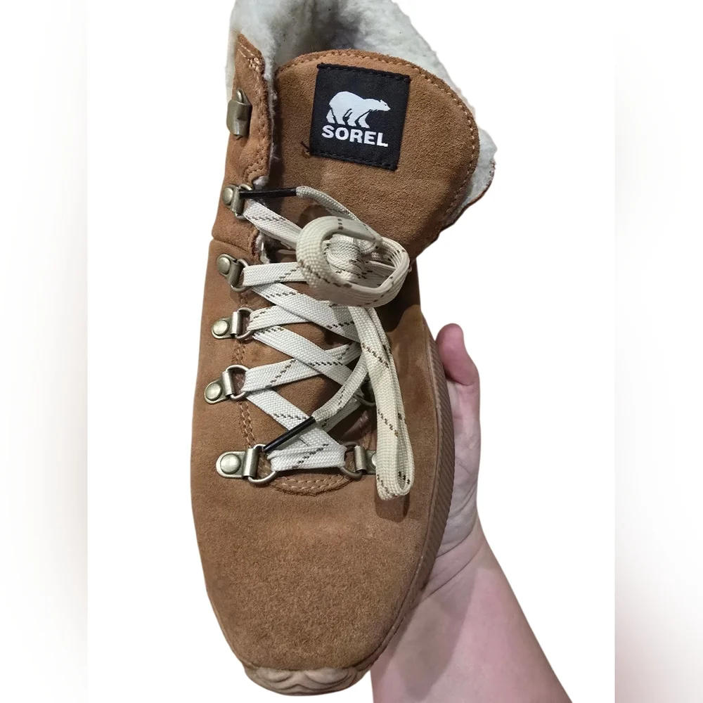 Sorel Women's Out-N-About III Conquest Boots In Camel Size 10